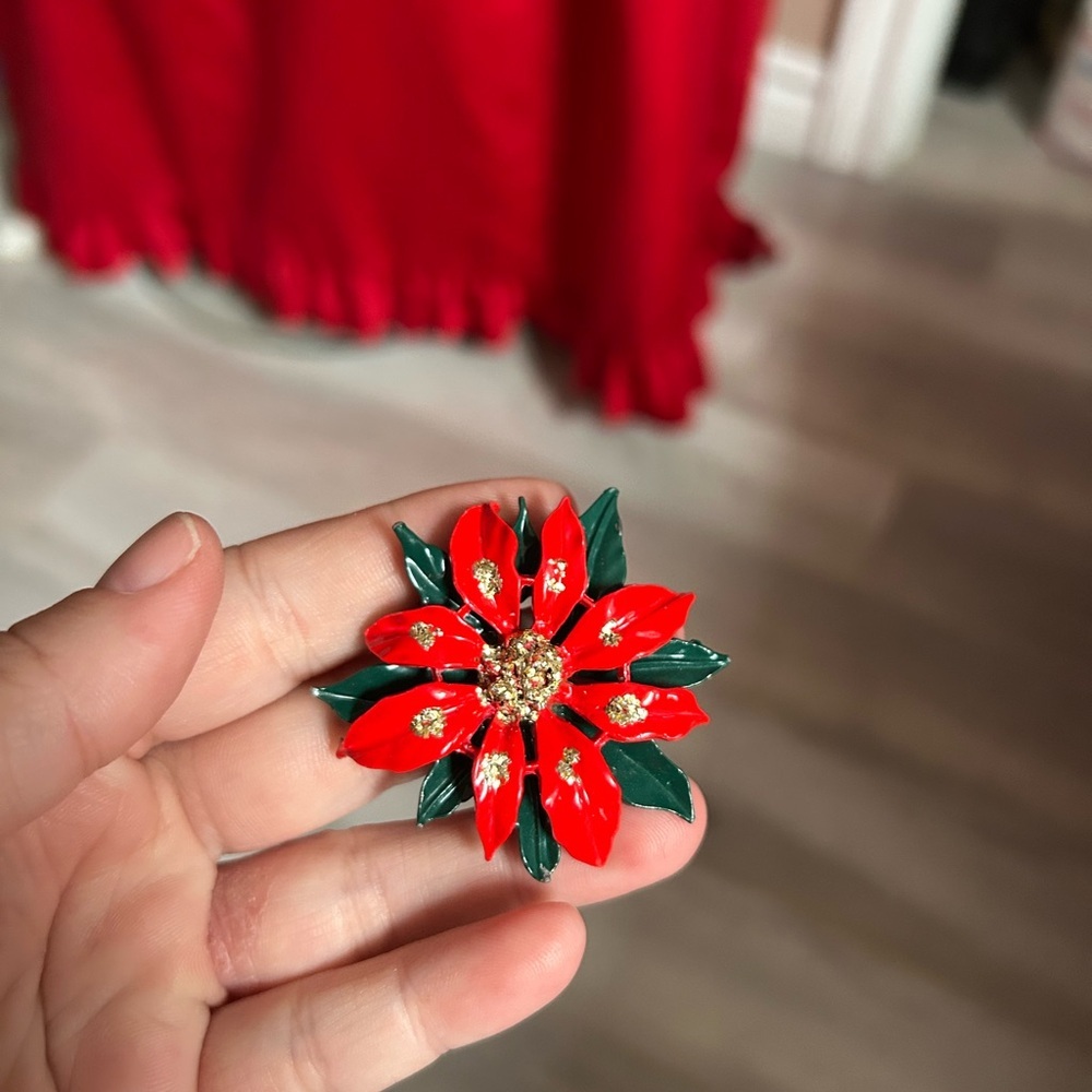 4/$100 vintage poinsettia Festive Red and Green Flower Brooch 🎄